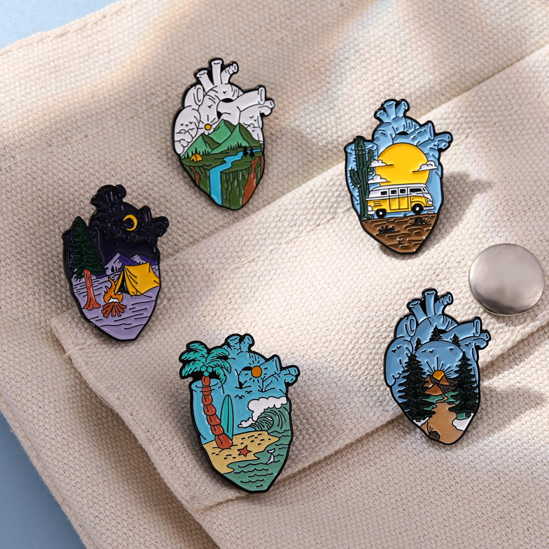 Adventure Heart Enamel Pins De - Outdoor Adventure Friends recension och pris
