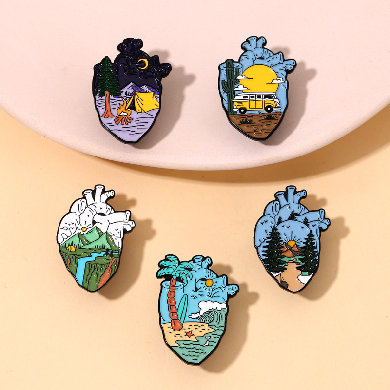 Adventure Heart Enamel Pins De - Outdoor Adventure Friends recension och pris