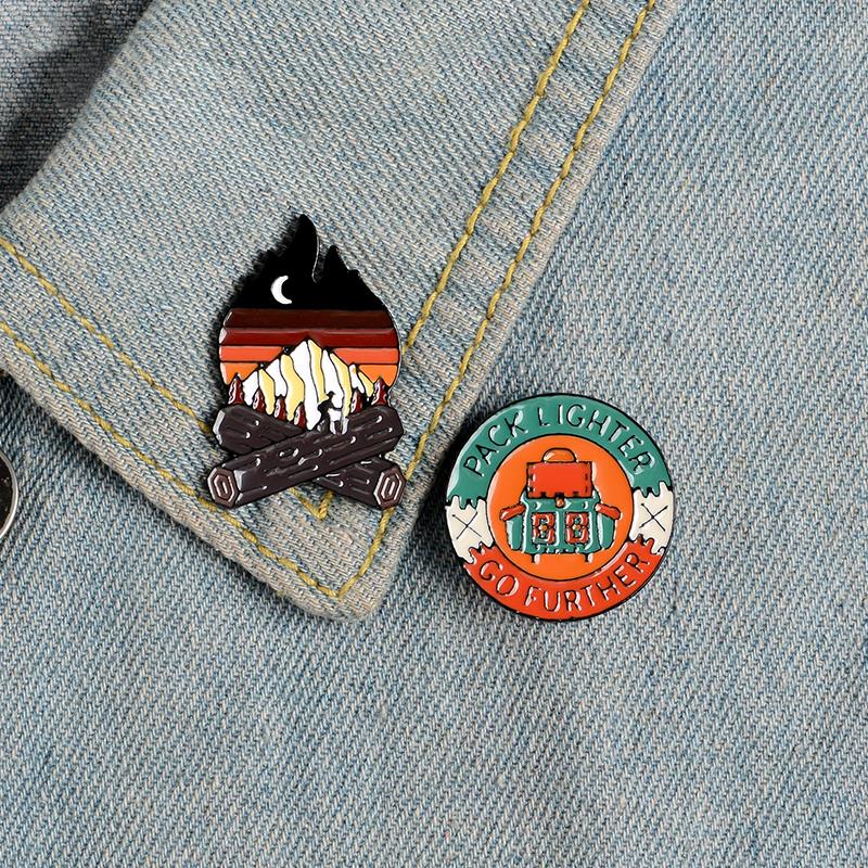 Outdoors Bonfire Enamel Pin Cu - Outdoor Adventure Friends recension och pris